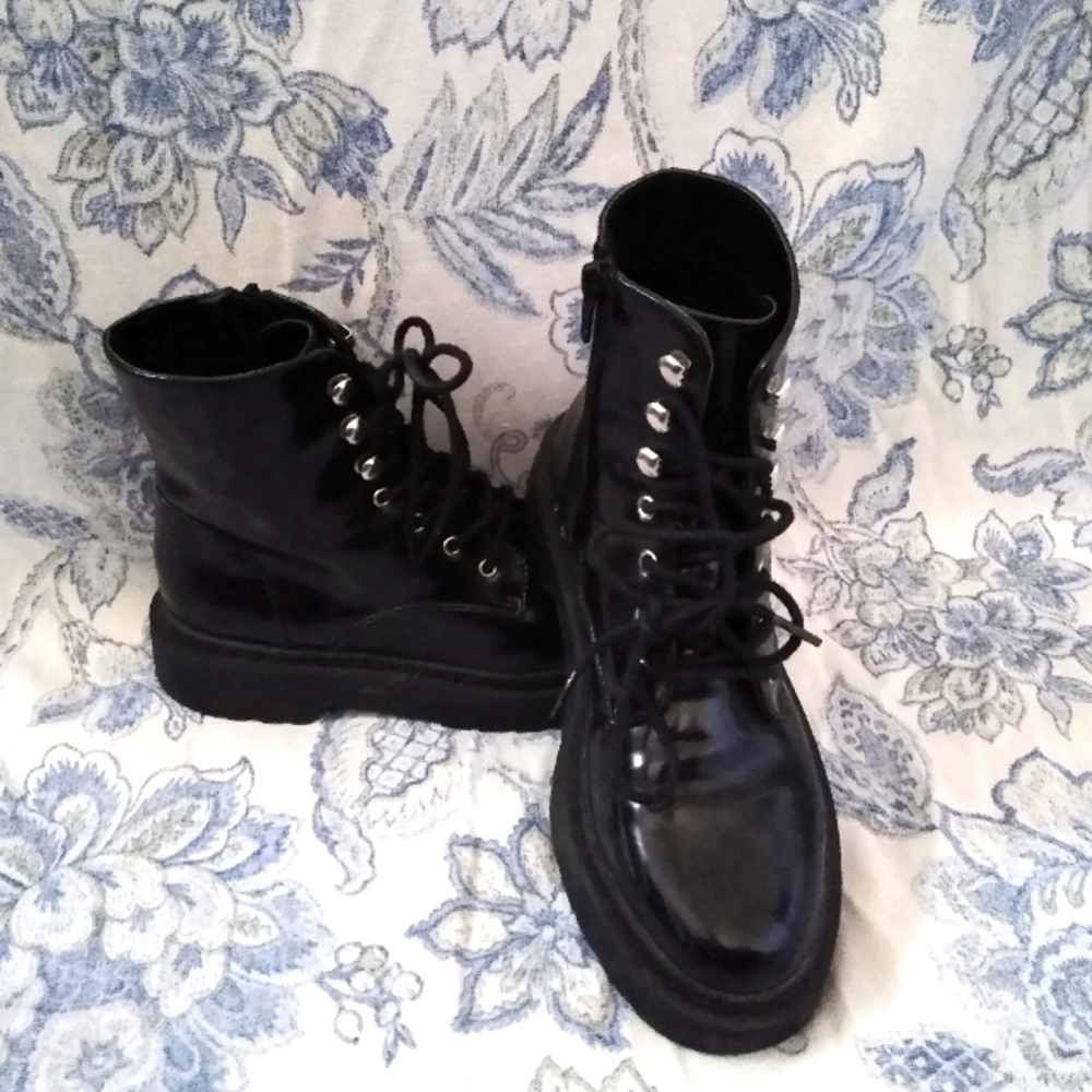 Black shiny boots size 7